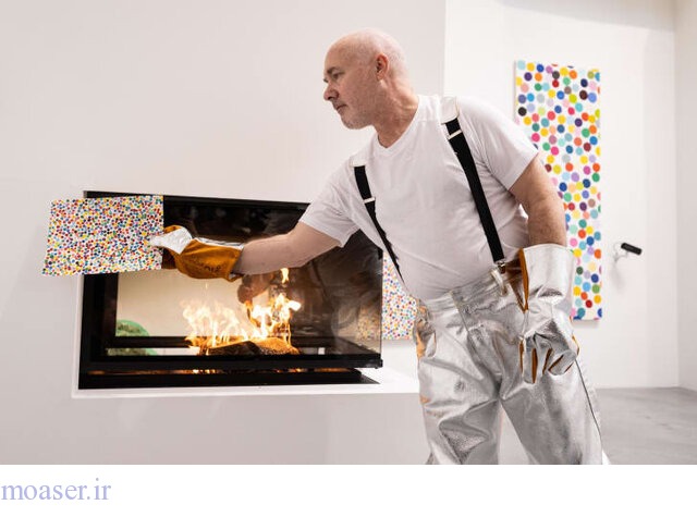 نقاش بریتانیایی، آثار هنری‌اش به ارزش میلیون‌ها دلار را سوزاند