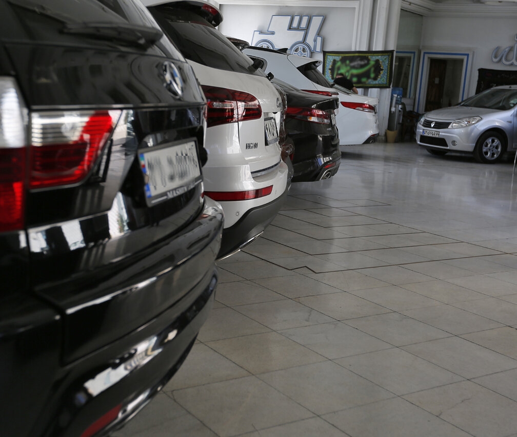 رکود بازار خودرو عمیق‌تر شد، افزایش قیمت‌ها در نبود خریدار