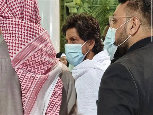 شاهرخ خان در لباس احرام