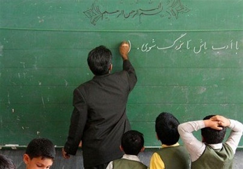 کمبود ۳۰۰ هزار معلم در مدارس کشور