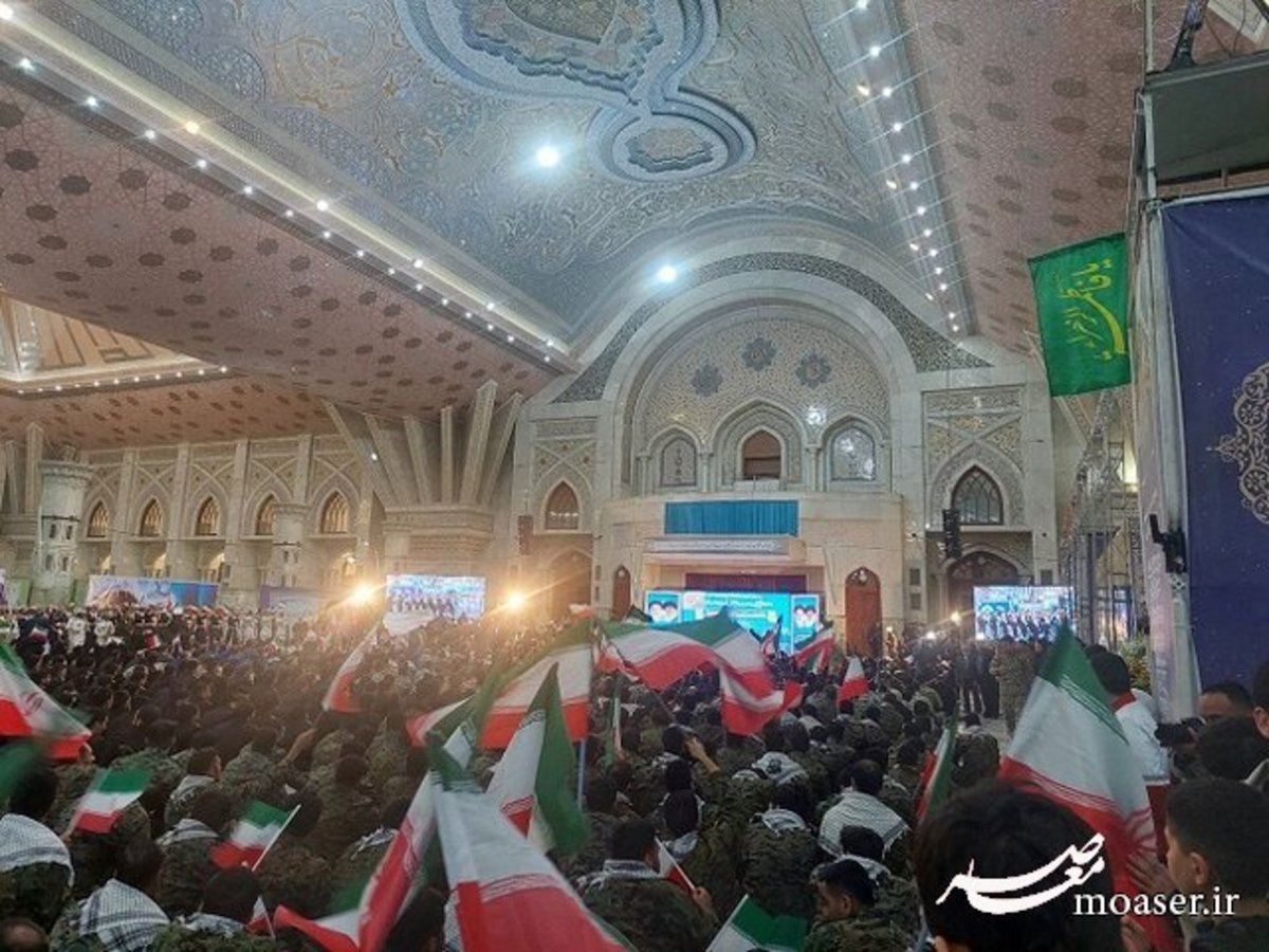 آغاز مراسم دهه مبارک فجر در حرم بنیانگذار انقلاب اسلامی