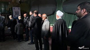حضور اژه ای در بین صفوف رای‌دهندگان در مسجد جامع لویزان تهران