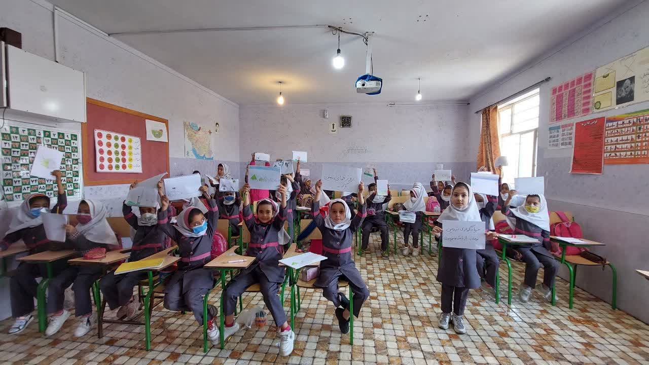 فارس/برگزاری مراسم روز جهانی زمین پاک در مدرسه دخترانه شهدای کره ای
