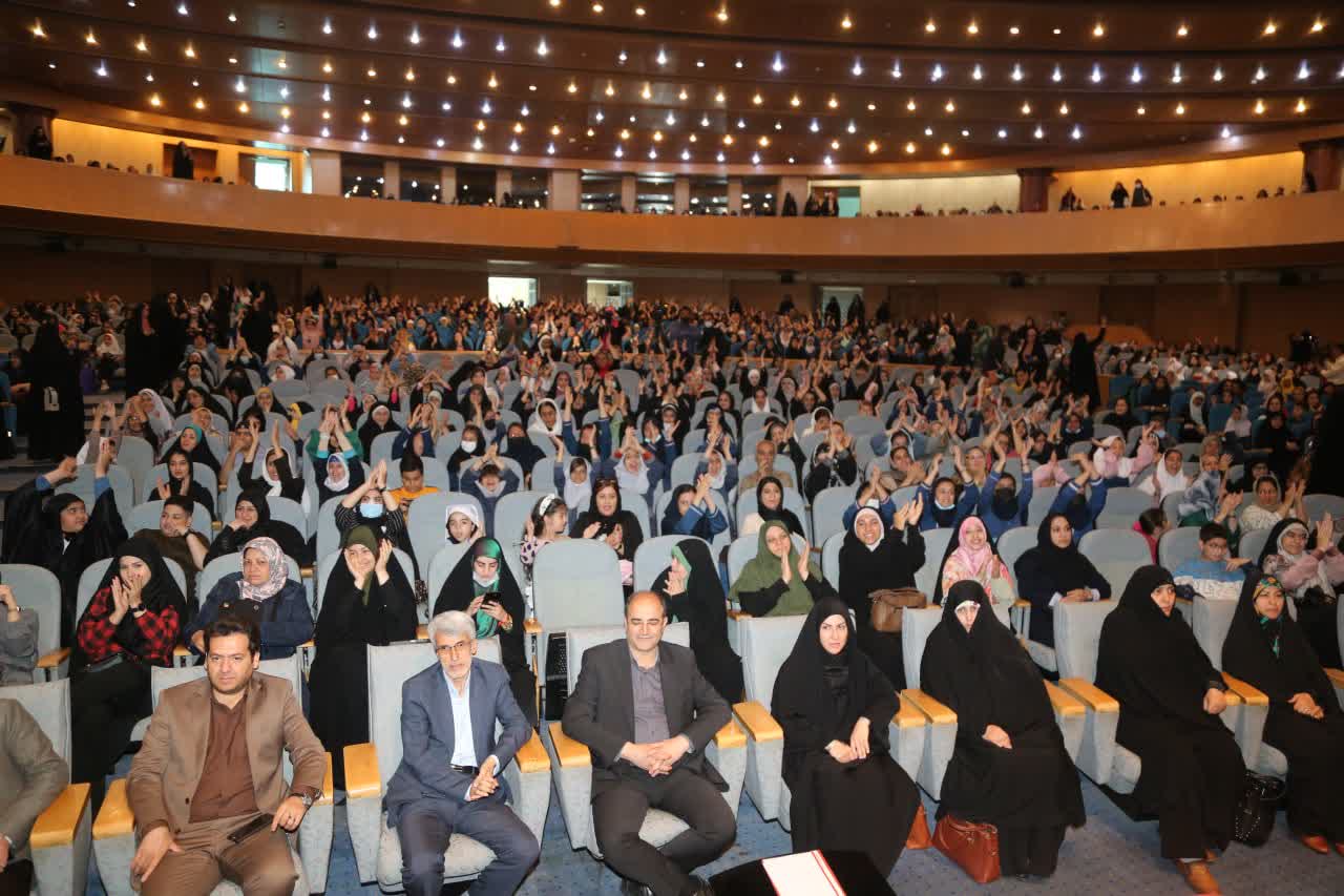 اولین جشن ۱۵۰۰ نفره دختران استان البرز برگزار شد
