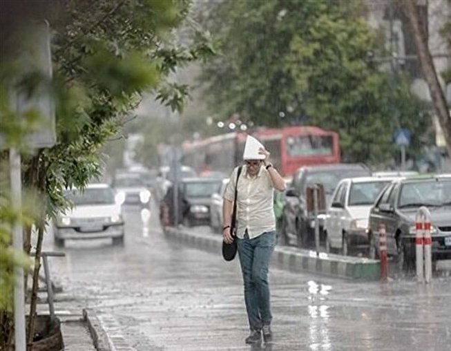 آغاز وزش باد شدید و بارش پراکنده در تهران