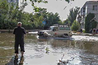 فرار ده‌ها هزار غیرنظامی از سیلاب ناشی از تخریب سد «کاخوفکا»