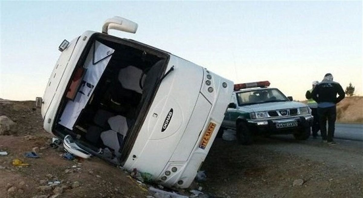 قزوین/واژگونی اتوبوس ۲ کشته و ۲۵ مصدوم به جای گذاشت