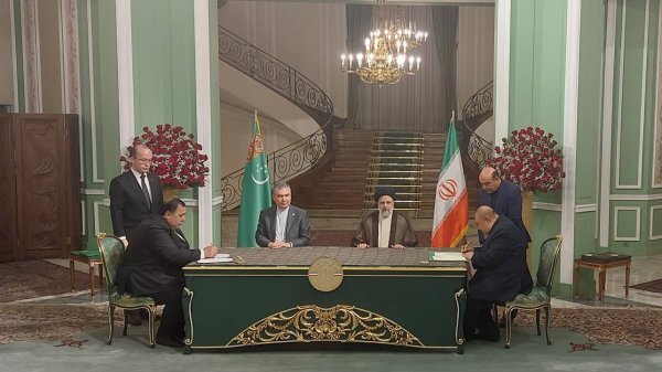 ۵ سند همکاری میان ایران و ترکمنستان به امضا رسید
