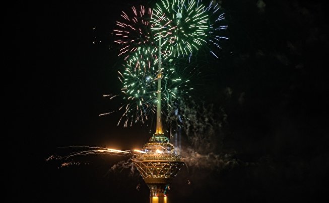 بزرگترین و بلندترین نورافشانی تهران در برج میلاد