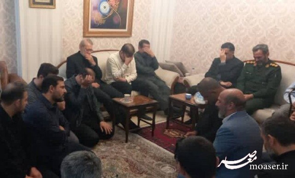 حضور علی لاریجانی در منزل شهید امیرعبداللهیان