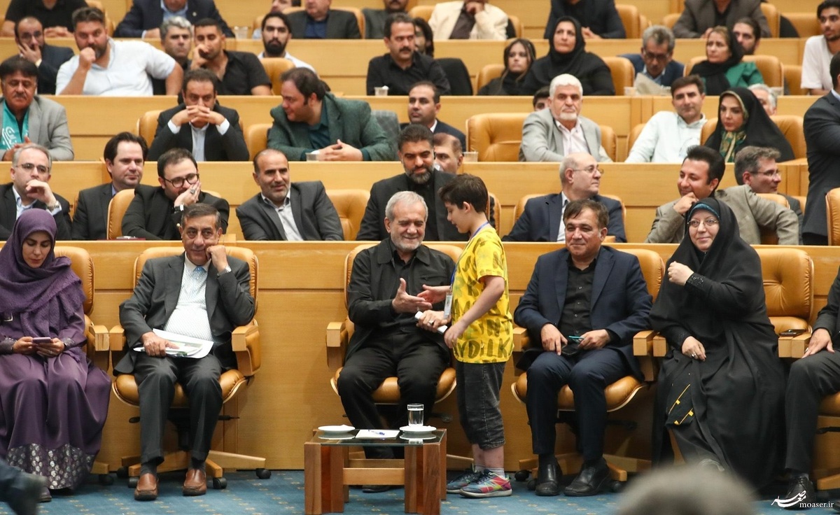 دیدار رئیس جمهور منتخب با اعضای ستاد انتخاباتی استان تهران