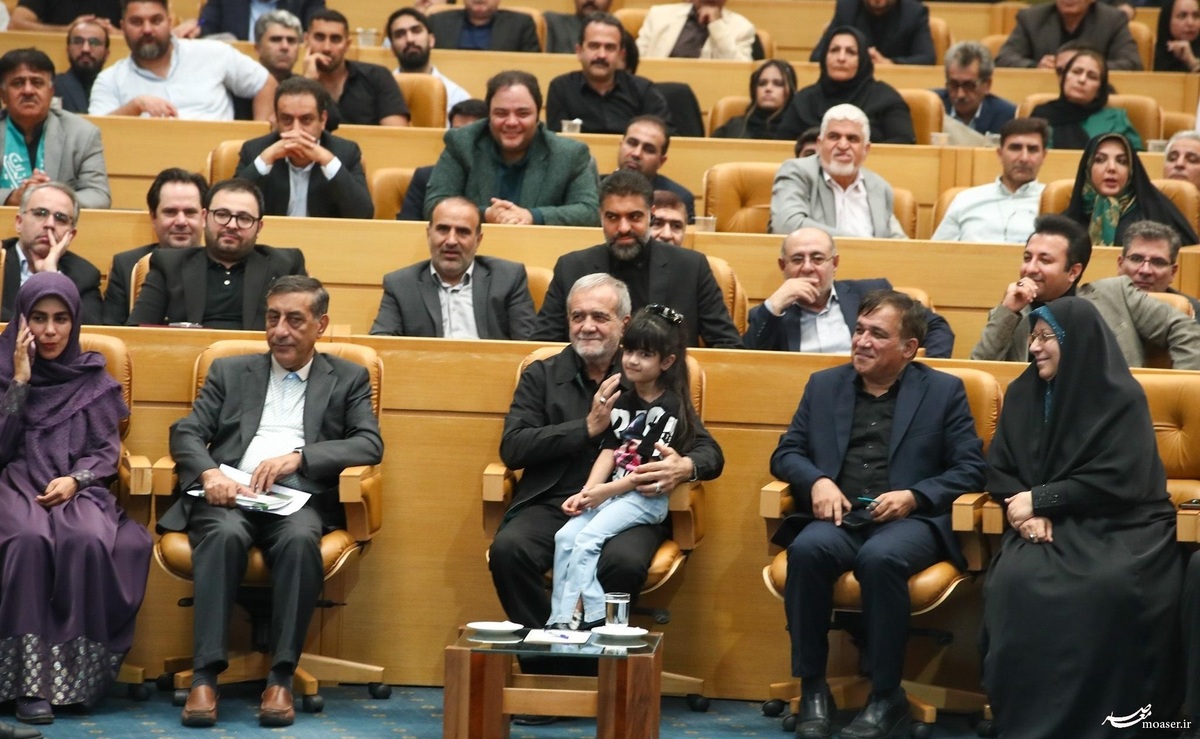 دیدار رئیس جمهور منتخب با اعضای ستاد انتخاباتی استان تهران