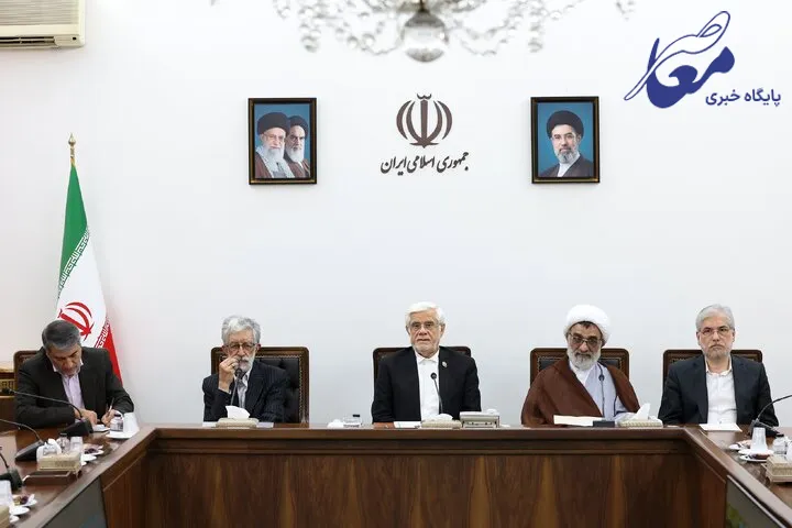 معاون اول رئیس‌جمهور با بیان اینکه دولت از شورای عالی انقلاب فرهنگی جدا نیست، توصیه کرد این شورا عملکرد ۴ دهه گذشته خود را مورد بازنگری قرار دهد.