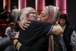 علیرضا داوودنژادنشان درجه یک هنری گرفت